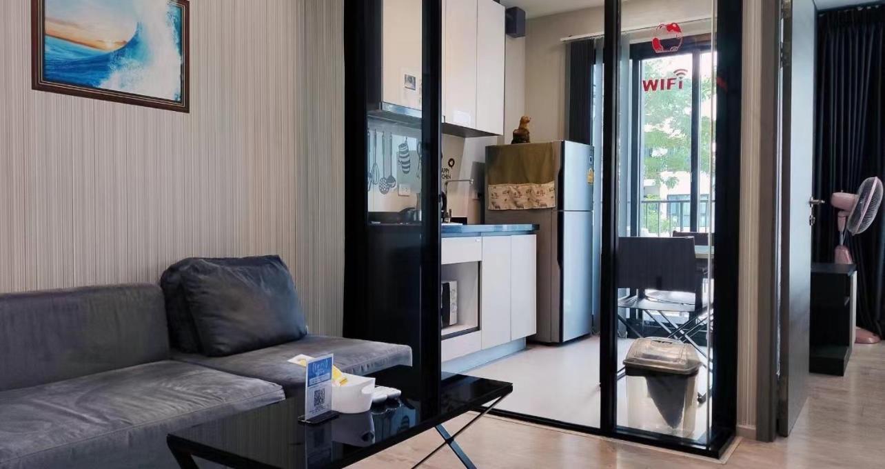 The Base Apartment Pattaya Exterior photo