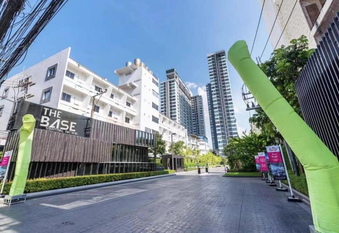 The Base Apartment Pattaya Exterior photo