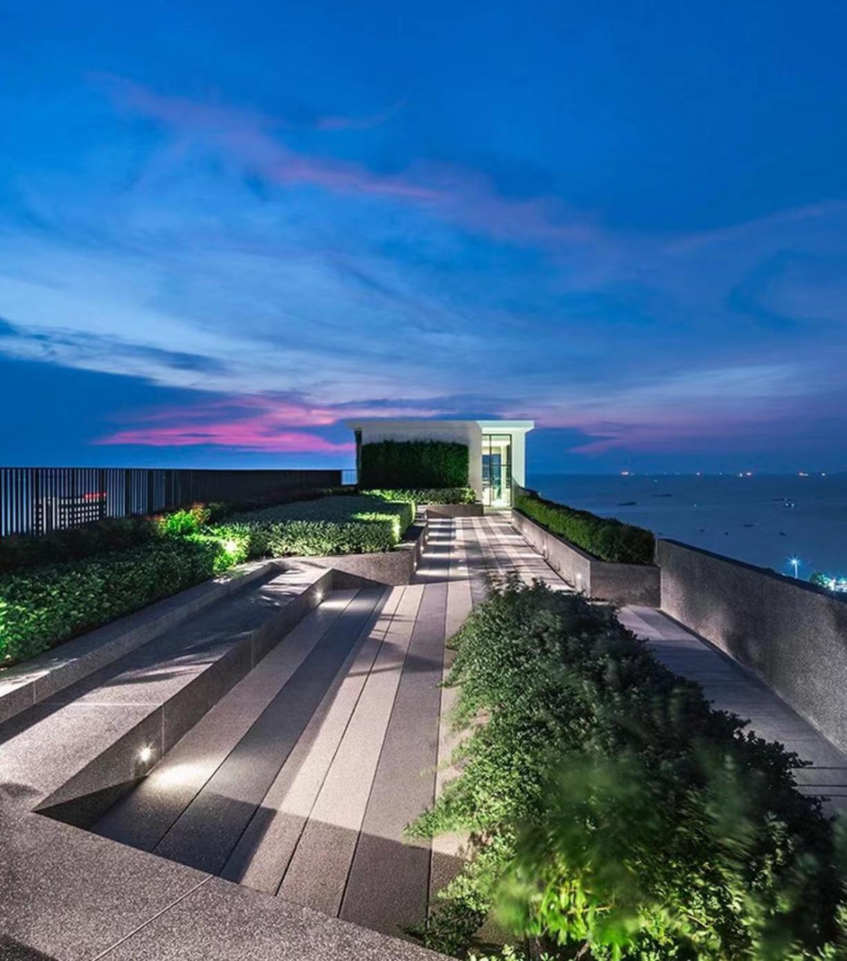 The Base Apartment Pattaya Exterior photo