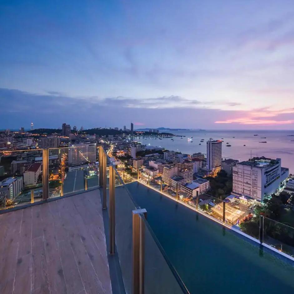 The Base Apartment Pattaya Exterior photo