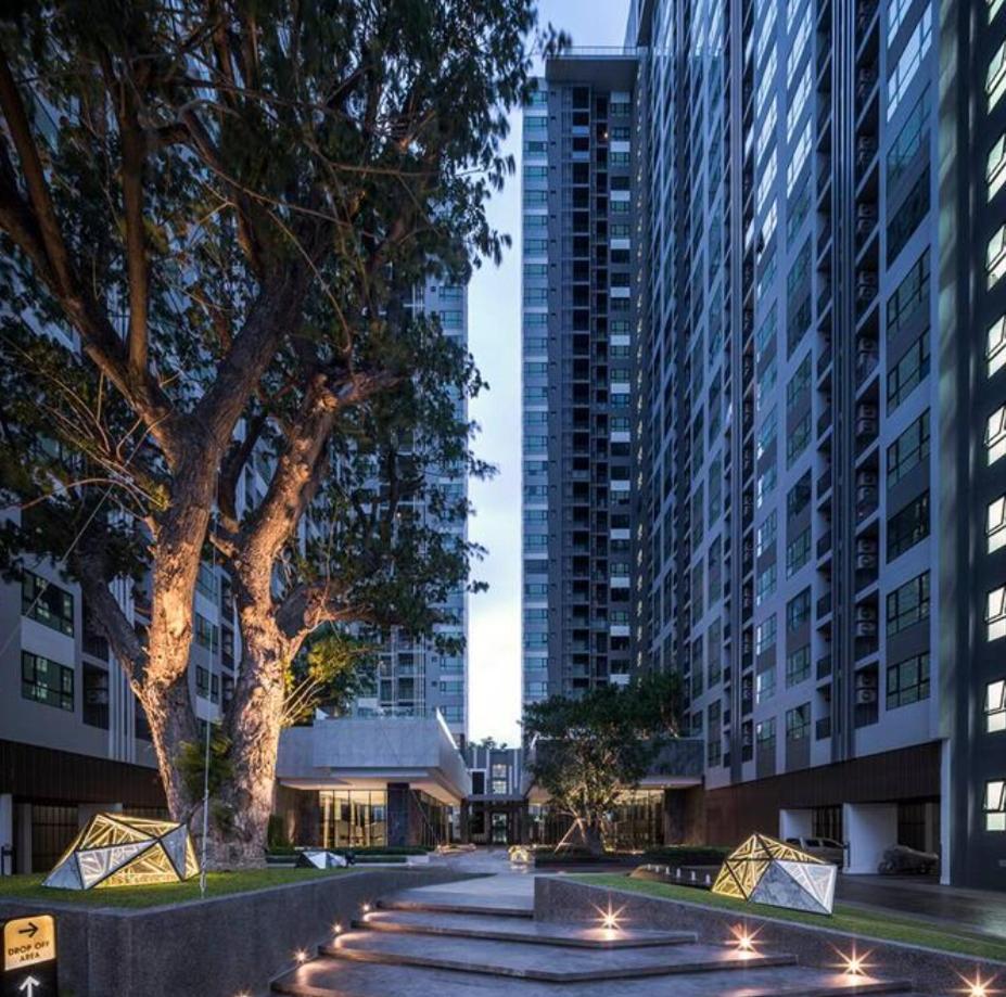 The Base Apartment Pattaya Exterior photo