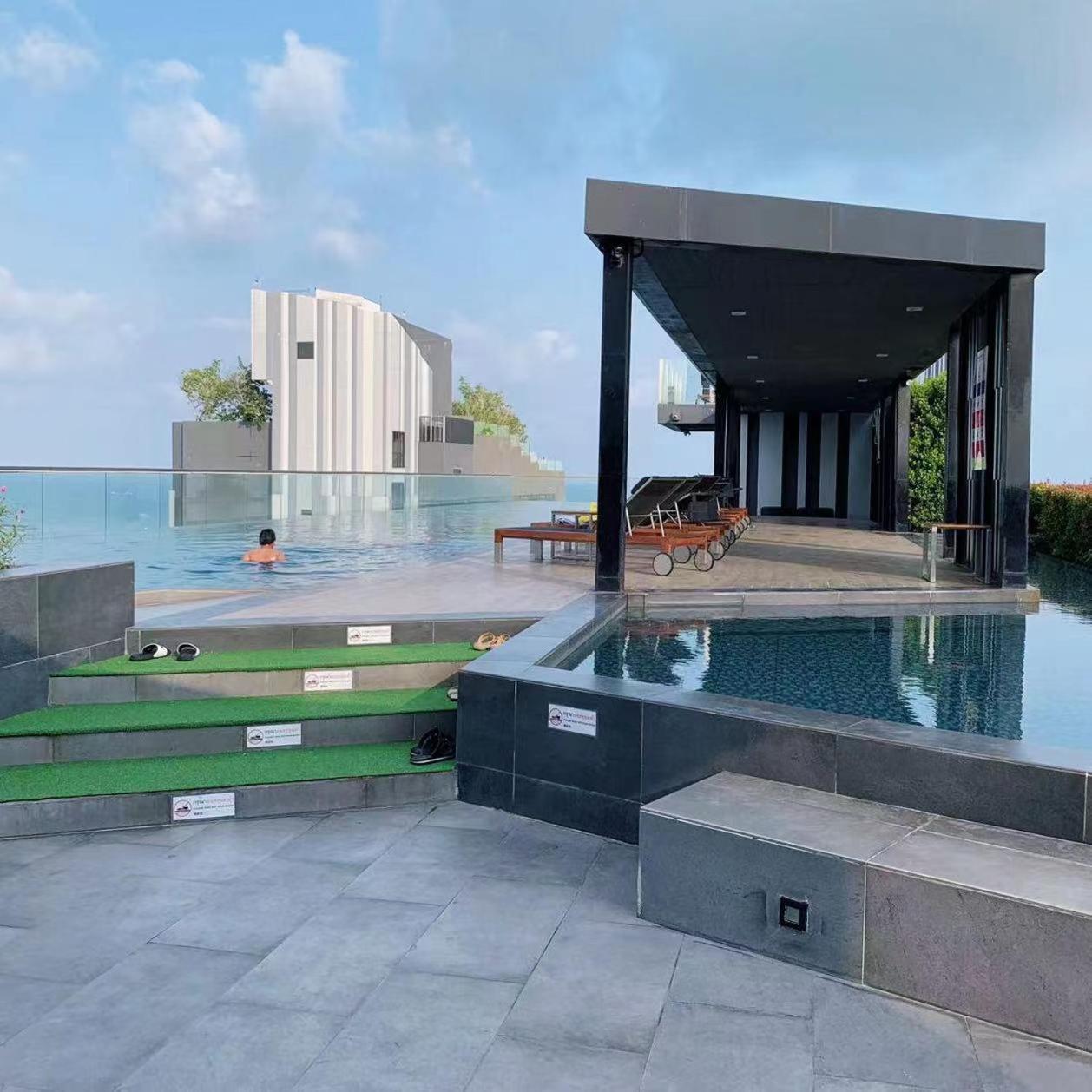 The Base Apartment Pattaya Exterior photo