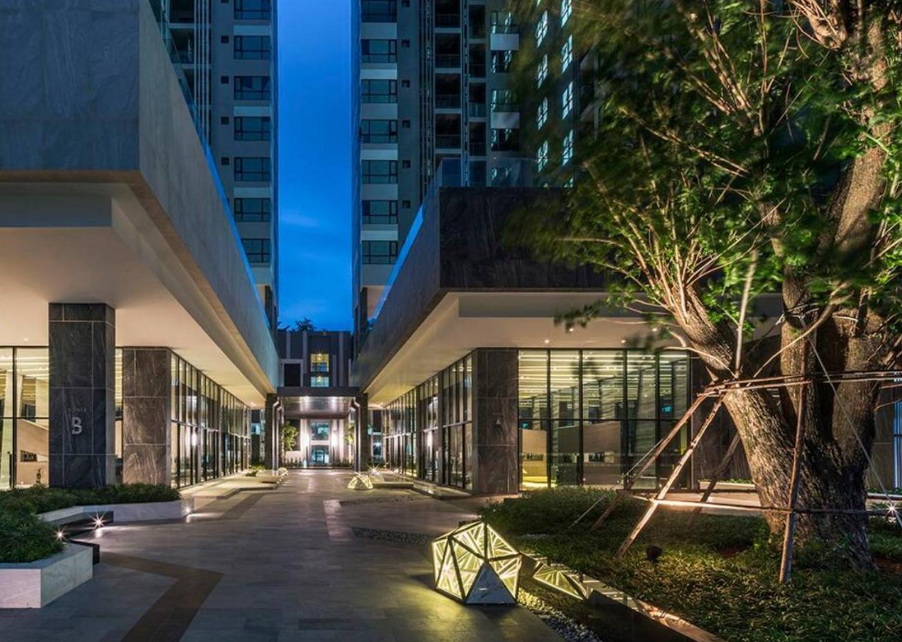 The Base Apartment Pattaya Exterior photo