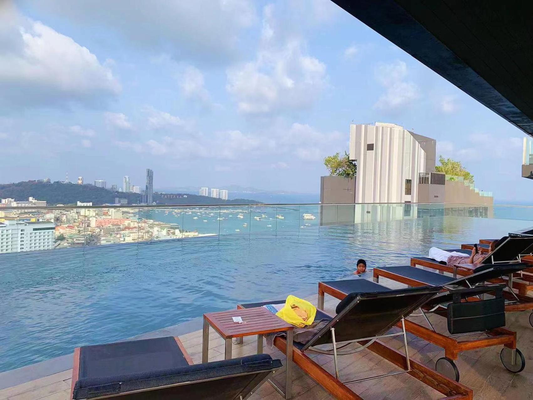 The Base Apartment Pattaya Exterior photo